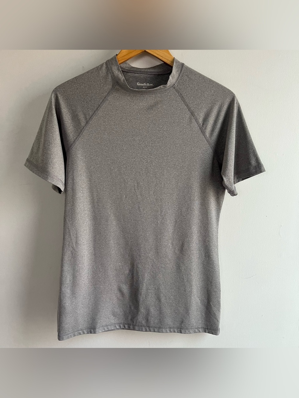 Goodfellow & Co Men's S Small Heather Grey Short Sleeve Rash Guard Swim Shirt
